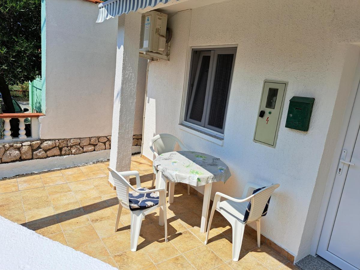 Apartmani Ana-Lora Lopar Exteriör bild