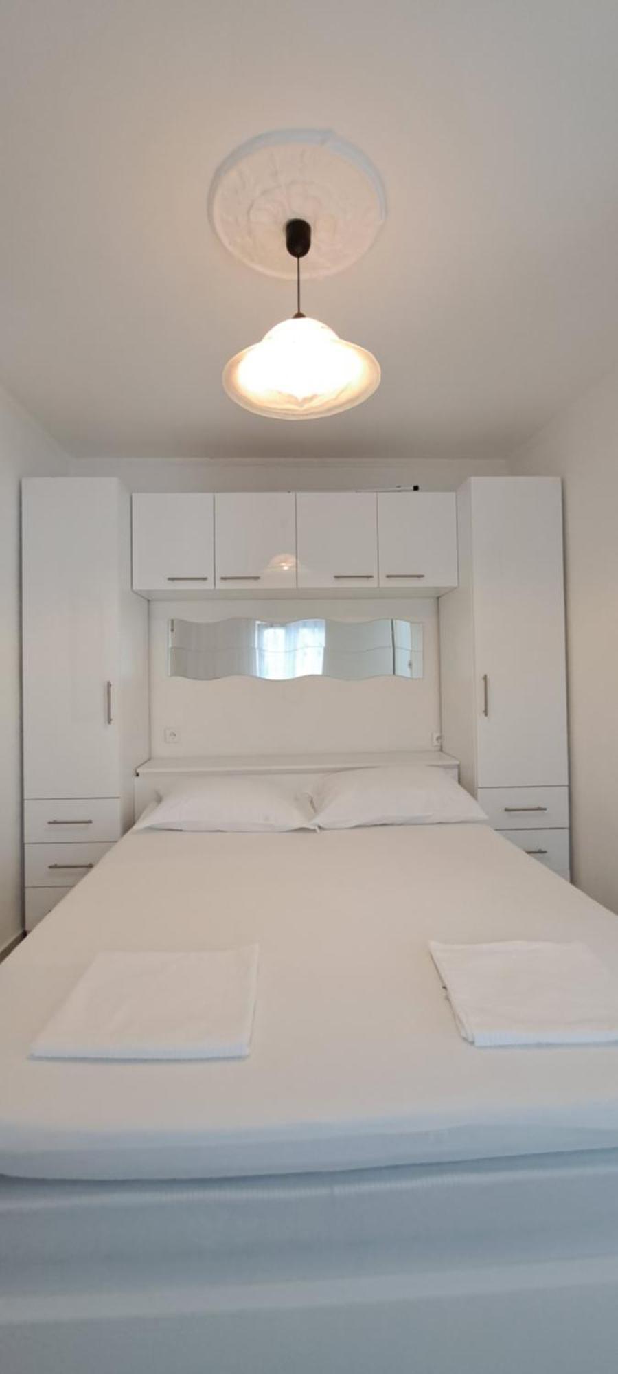 Apartmani Ana-Lora Lopar Exteriör bild