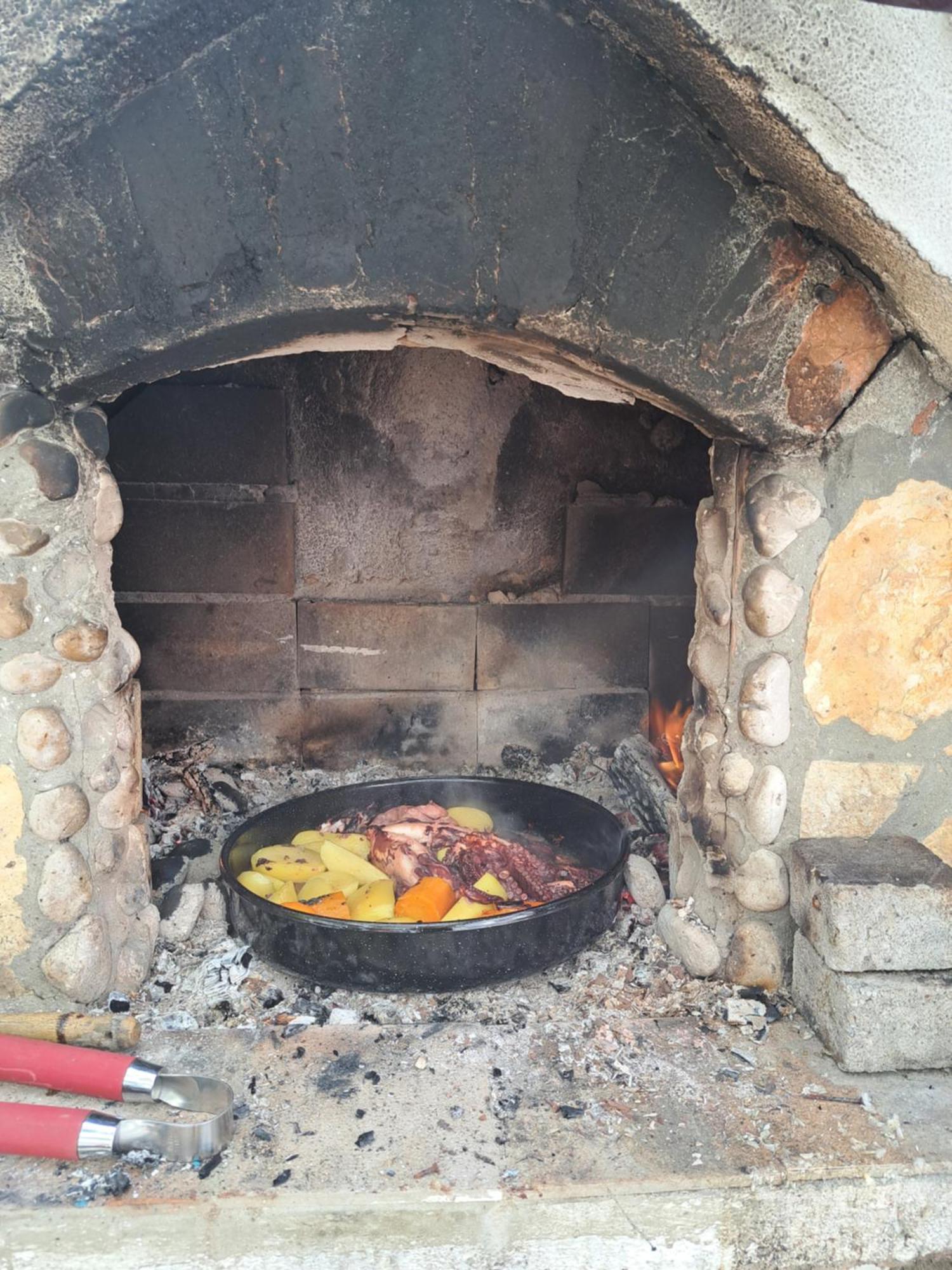 Apartmani Ana-Lora Lopar Exteriör bild